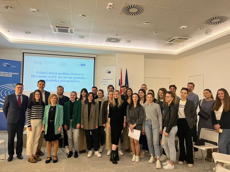 Studenti politologije i novinarstva predstavili analize učinaka deset godina članstva Hrvatske u EU